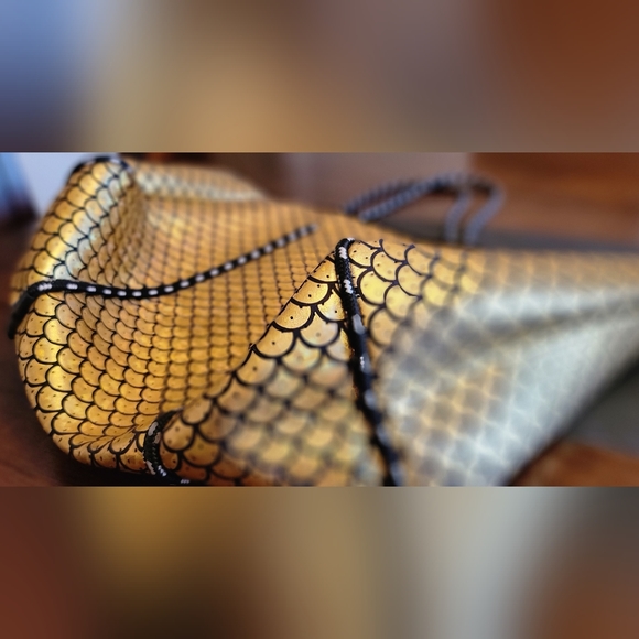 ๐ง๐ฆ MERMAID BEACH BAG | Golden Iridescent Fish Scale Neoprene Bag ๐ฆ ๐งโโ๏ธ๐งโโ๏ธ - Picture 11 of 15